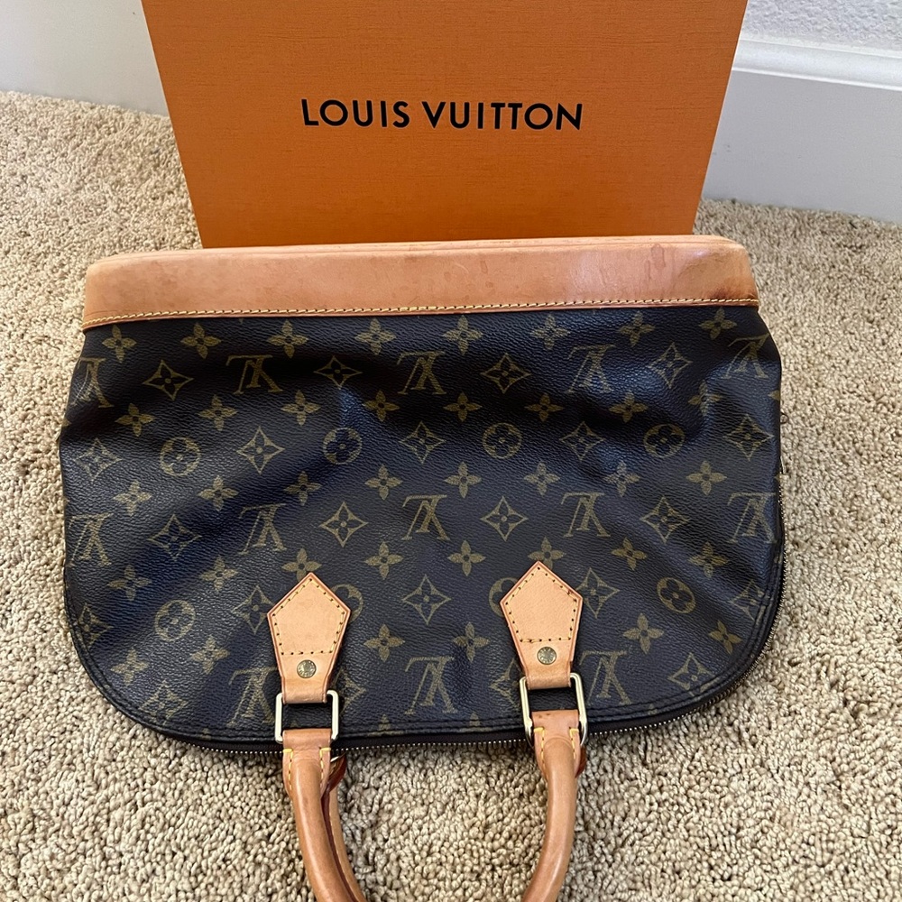 Louis Vuitton Alma PM size comes with free fashion bag charm. Box NOT included - Picture 5 of 7